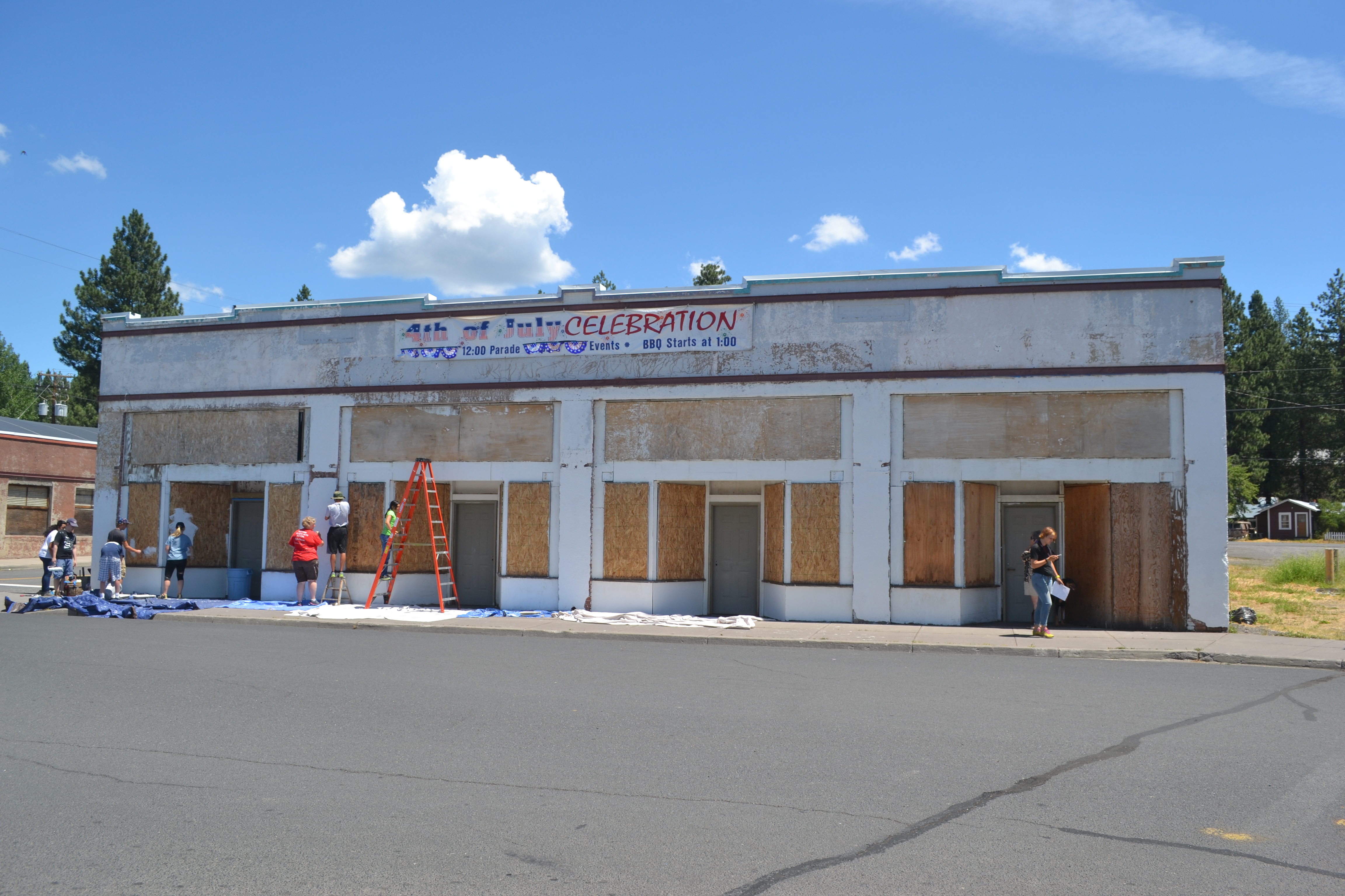 This is the first building you seen when entering Chiloquin. Repainting
